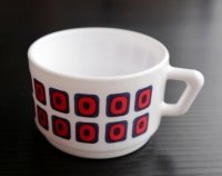 ◆ ヨーロッパ雑貨 フランス製 arcopal スタッキングマグ 白赤/ビンテージ アンティーク レトロ コーヒーカップ アート モダン 食器