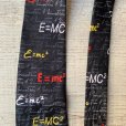 画像3: 【幅 9.5cm】E=MC2 アインシュタイン 相対性理論 ポリエステル ネクタイ 黒 総柄■ビンテージ オールド レトロ アメリカ古着