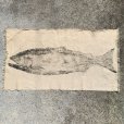 画像1: 【49cm×89cm】UNKNOWN 魚拓 タペストリー■ビンテージ アンティーク オールド ファブリック インテリア コットン (1)