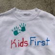 画像2: 【L/XL】UNKNOWN「Kids First」ハンドペイント スウェット 白■ビンテージ オールド アメリカ古着 90s キッズ アート 手形 レディース