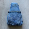 画像1: 【28cm】Levi's デニムパンツ リメイク ハンドメイド ドール ぬいぐるみ■ビンテージ アンティーク オブジェ インテリア ピンクッション (1)