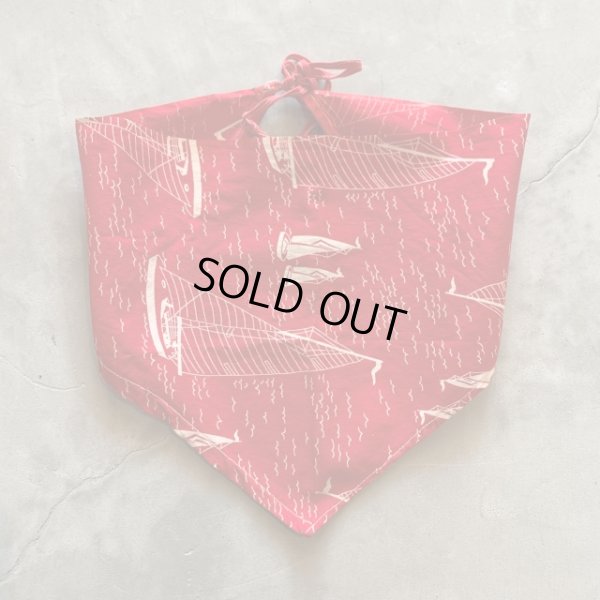 画像1: 【41cm×39cm】SALE!! マリン柄 三角巾 テキスタイル ファブリック 端切れ 赤■ビンテージ アンティーク オールド レトロ 腰巻き 古生地