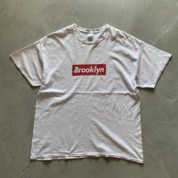 【XL】2000s GILDAN「Brooklyn」プリントTシャツ 白■ビンテージ オールド アメリカ古着 ギルダン オールコットン ビッグサイズ