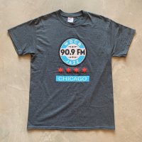 【M】WDCB 90.9FM JAZZ ラジオ番組 プリントTシャツ グレー■アメリカ古着 シカゴ GILGAN ギルダン 綿ポリ