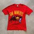 画像1: 【M/L】ブラジル製 FUN MOMENTS 50'S GROUP プリントTシャツ レッド 赤■ビンテージ オールド 古着 アメ車 不良 ロカビリー (1)