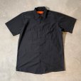 画像1: 【M/L】USA製 RED KAP 半袖ワークシャツ ブラック 黒無地■ビンテージ オールド レトロ アメリカ古着 レッドキャップ 綿ポリ 90s (1)
