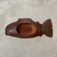 画像1: 【13.6cm×30.6cm】darcy joseph 魚 ウッドトレイ 木製 彫刻作品■ビンテージ アンティーク レトロ アメリカ雑貨 カナダ スコーミッシュ (1)