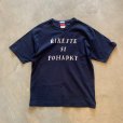 画像1: 【M】Champion RIKEJTE SI POHADKY「おとぎばなしをしましょう」プリントTシャツ 紺■ビンテージ オールド アメリカ古着 チャンピオン (1)