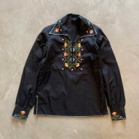 【Ladies】UNKNOWN 刺繍入り プルオーバー 長袖シャツ ブラック 黒■ビンテージ レトロ ヨーロッパ古着 ユーロ レディース フォークロア