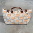 画像1: 【31cm×63cm】USA製 AIR-TEX キャンバス トートバッグ 総柄■ビンテージ オールド アメリカ古着 プリント入り 旅行鞄 (1)