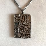 【3.8cm×2.8cm】ローレン・シュナイダー「War is not healthy」ネックレス■ビンテージ アンティーク アクセサリー ヒッピー 60s