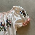 画像2: 【Ladies】UNKNOWN 刺繍 コットン ブラウス 白■ビンテージ オールド レトロ アメリカ古着 レディース エスニック 鳥 (2)