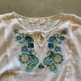 画像2: 【Ladies】Allison Brittney 花柄刺繍入り コットン ブラウス 白×青■アメリカ古着 レトロ レディース エスニック ボヘミアン
