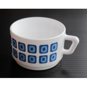 画像: ◆ ヨーロッパ雑貨 フランス製 arcopal スタッキングマグ 白青/ビンテージ アンティーク レトロ コーヒーカップ アート モダン 食器