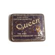 画像1: ◆ ヨーロッパ雑貨 QUEEN シガーケース 煙草入れ 7.2cm×8.8cm/ビンテージ アンティーク インテリア ボックス ティン缶 ブリキ  (1)