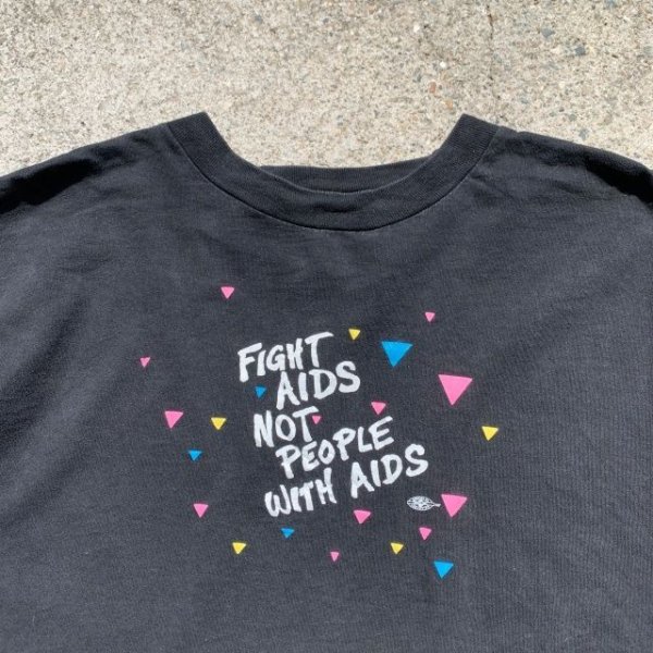 画像2: 【XL】USA製 ONEITA「FIGHT AIDS」プリントTシャツ ブラック 黒■ビンテージ オールド アメリカ古着 80s/90s オニータ エイズ コットン (2)