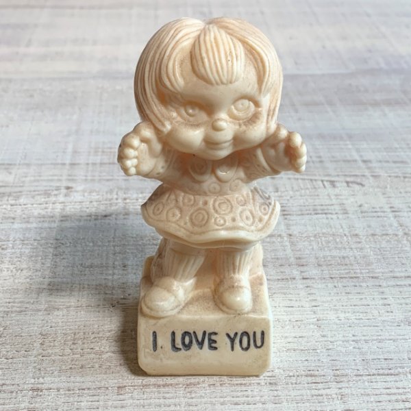 画像1: 【高さ 12.3cm】「I LOVE YOU」プラスチック メッセージドール■ビンテージ アンティーク レトロ 人形 オブジェ インテリア 70s/80s (1)