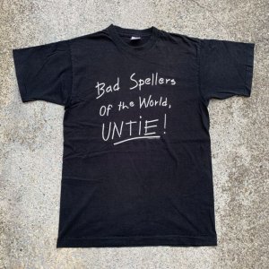 画像: 【L】90s USA製「Bad Spellers of the World Untie」メッセージ プリントTシャツ 黒■ビンテージ オールド アメリカ古着 文字 フルーツ