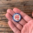 画像2: 【2.9cm】「HOW DRY I AM」ピンズ ピンバッチ■ビンテージ アンティーク レトロ アメリカ雑貨 50s メッセージ トリコロール 缶バッジ (2)