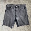 画像1: 【W34】90s USA製 Levi's 501 ブラックデニム カットオフ ショートパンツ 黒■ビンテージ アメリカ古着 リーバイス ショーツ 先染め (1)