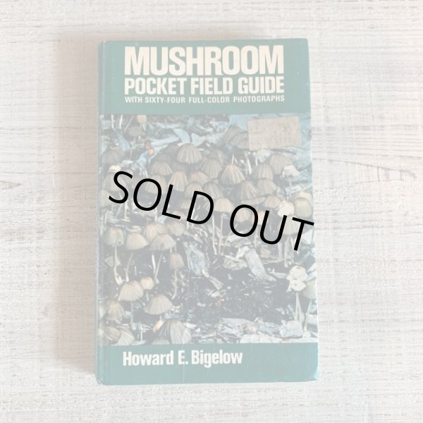 画像1: 【18.4cm×11.5cm】70s「Mushroom Pocket Field Guide」マッシュルーム キノコ本 洋書■ビンテージ アンティーク アメリカ雑貨 図鑑 資料 (1)