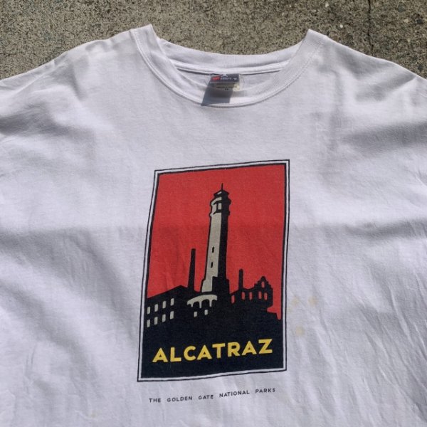 画像2: 【XL】2000s Hanes「ALCATRAZ」プリントTシャツ 白■ビンテージ アメリカ古着 ヘインズ コットン アルカトラズ 刑務所 囚人 プリズナー (2)