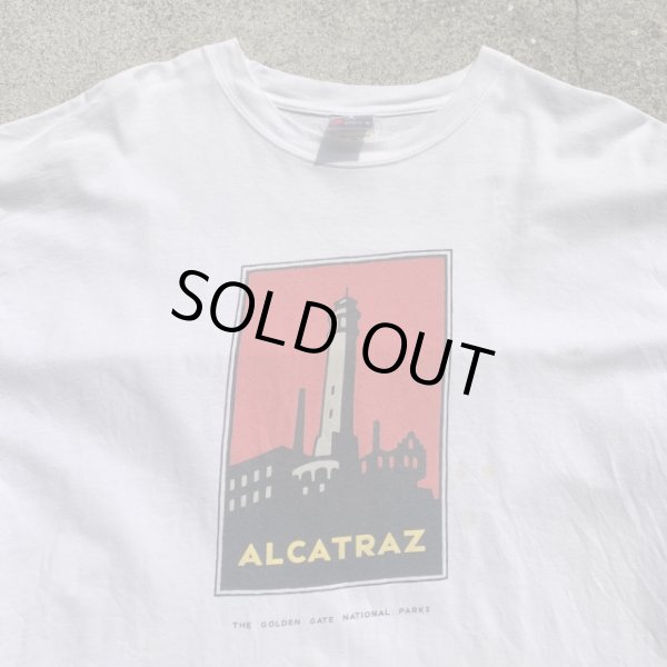 画像2: 【XL】2000s Hanes「ALCATRAZ」プリントTシャツ 白■ビンテージ アメリカ古着 ヘインズ コットン アルカトラズ 刑務所 囚人 プリズナー (2)