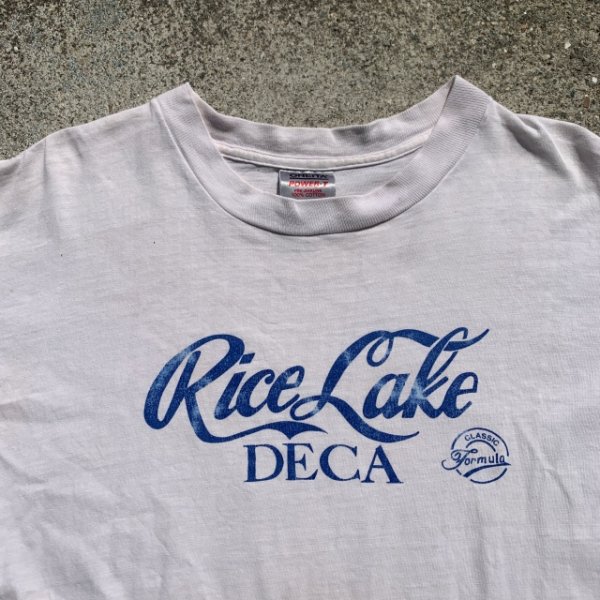 画像2: 【XL】90s ONEITA「Rice Lake DECA」プリントTシャツ 白■ビンテージ オールド レトロ アメリカ古着 コットン オニータ シングルステッチ (2)