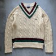 画像1: 【S/M】IZOD LACOSTE Vネック アクリルセーター チルデンニット 生成り色■ビンテージ オールド アメリカ古着 70s/80s ケーブル編み  (1)