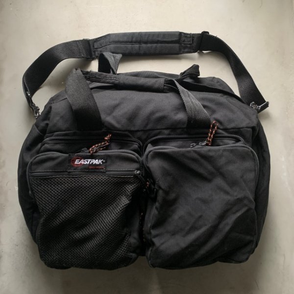 画像1: 【31cm×48cm】80s USA製 EASTPAK パッカブル ボストンバッグ ショルダー 黒■ビンテージ アメリカ古着 イーストパック アウトドア (1)