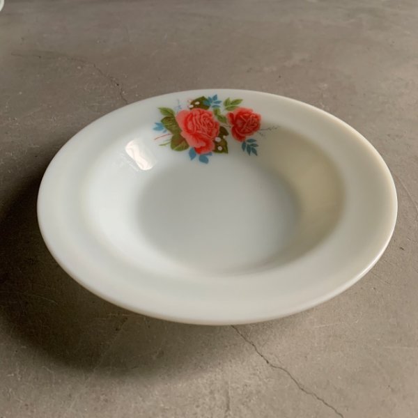 画像2: 【21.5cm】イングランド製 JAJ PYREX ミルクガラス プレート 薔薇■ビンテージ アンティーク 雑貨 お皿 パイレックス No.3 (2)