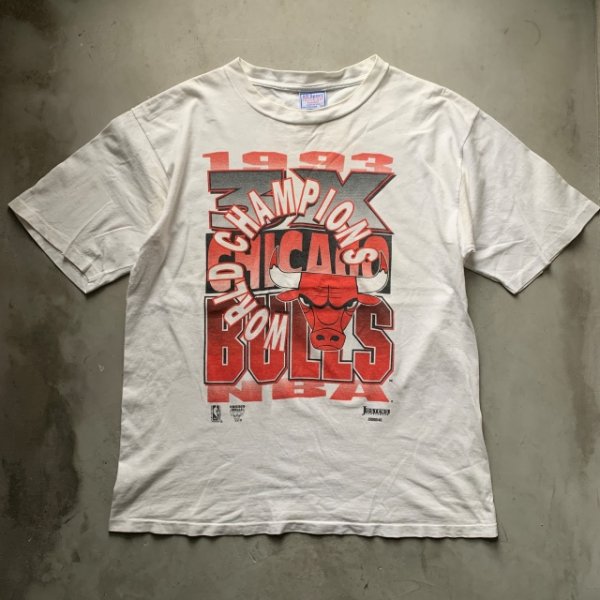 画像1: 【L】USA製 90s シカゴブルズ プリントTシャツ 白■ビンテージ オールド アメリカ古着 NBA バスケットボール シングルステッチ (1)