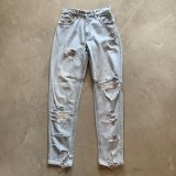 画像: 【W28】90s USA製 Levi's 550 ダメージデニムパンツ アイスブルー■ビンテージ オールド アメリカ古着 リーバイス レディース テーパード