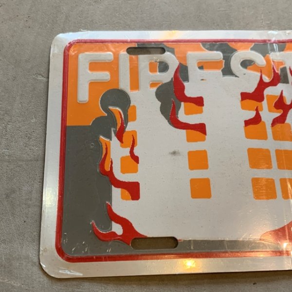 画像2: 【15.2cm×30.4cm】FIRE STATION 消防士 サイン ナンバープレート■ビンテージ アンティーク アメリカ雑貨 ブリキ看板 ファイヤーマン (2)