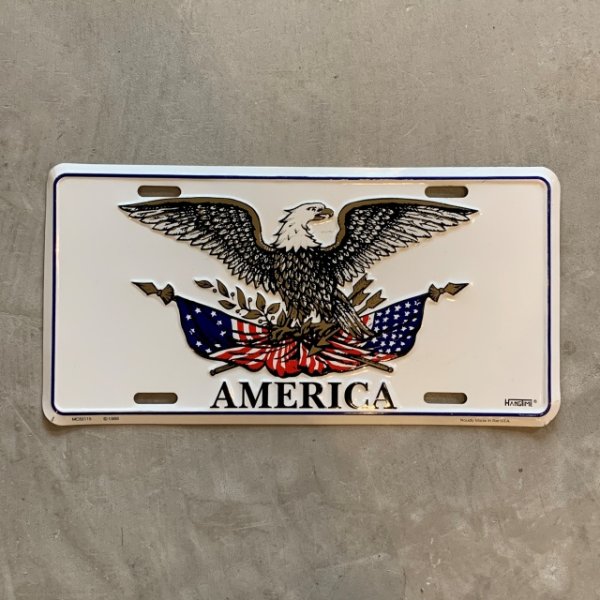 画像1: 【15.2cm×30.0cm】80s USA製 AMERICA 鷲 サイン ナンバープレート■ビンテージ アンティーク アメリカ雑貨 ブリキ看板 イーグル 星条旗 (1)