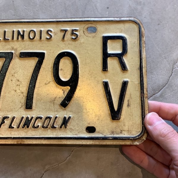画像4: 【15.2cm×30.4cm】70s ILLINOIS アメ車 ナンバープレート 白×黒■ビンテージ アンティーク アメリカ雑貨 ブリキ看板 ガレージ シカゴ (4)