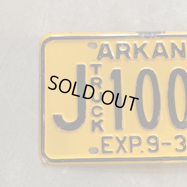 画像2: 【15.2cm×30.2cm】90s ARKANSAS トラック ナンバープレート 黄色×黒■ビンテージ アンティーク アメリカ雑貨 ブリキ看板 ガレージ (2)
