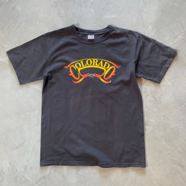 画像1: 【M】anvil 「COLORADO」ピンストライプ プリントTシャツ ブラック 黒■オールド アメリカ古着 2000s アンビル コットン ホットロッド MC (1)