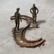 画像2: 【29cm×18cm×13cm】UNKNOWN ハンドメイド メタルアート 鉄道 作業員■ビンテージ アンティーク レトロ アメリカ雑貨 インテリア 人物 (2)