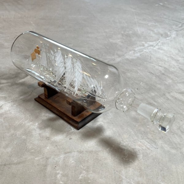 画像1: 【35cm】スペイン製 ガラス ボトルシップ 台座付き オブジェ■ビンテージ アンティーク ヨーロッパ雑貨 インテリア マリン 船 帆船 (1)