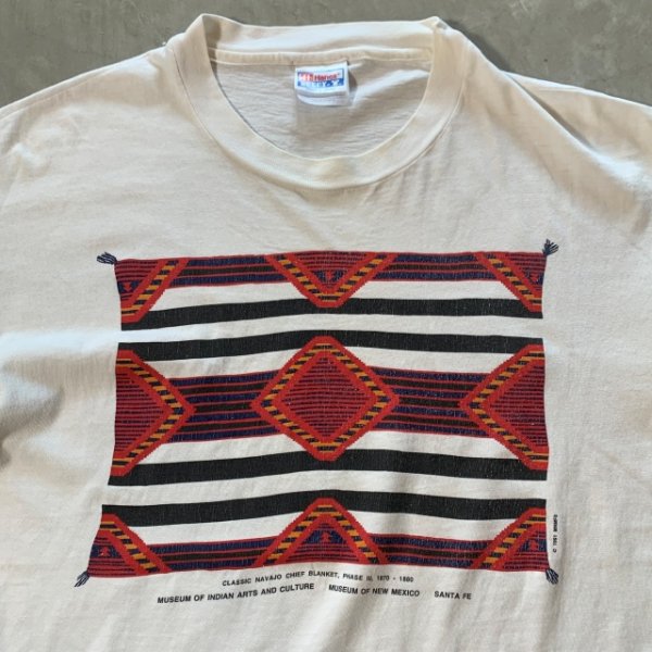 画像2: 【L】90s USA製 ナバホ チーフブランケット プリントTシャツ 白■ビンテージ オールド アメリカ古着 Hanes コットン ミュージアム アート (2)