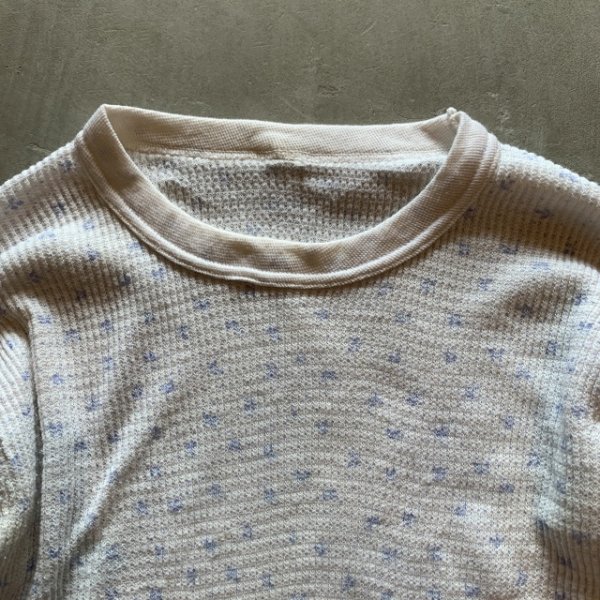 画像2: 【Ladies】UNKNOWN 長袖サーマルシャツ 白青 小花柄■ビンテージ オールド レトロ アメリカ古着 レディース 総柄 ロンT No.8 (2)