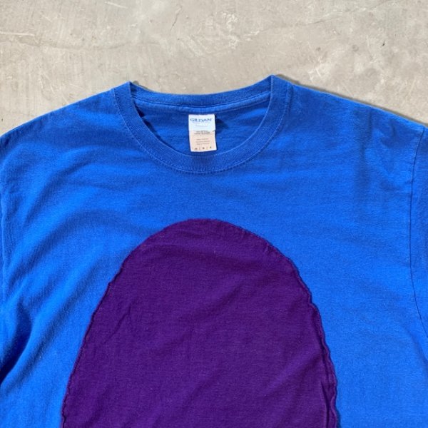 画像2: 【S/M or Ladies】GILDAN アートTシャツ 青×紫■ビンテージ オールド アメリカ古着 ギルダン コットン パッチワーク リメイク (2)