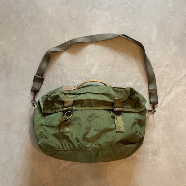 画像1: 【31cm×42cm】UNKNOWN ナイロン ミリタリー ショルダーバッグ オリーブ■ビンテージ オールド アメリカ古着 米軍 メディカル (1)
