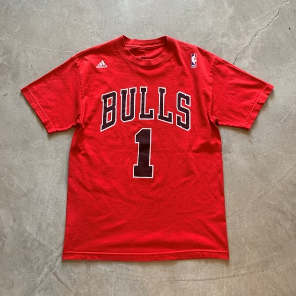 画像1: 【M】adidas シカゴブルズ ダリック・ローズ プリントTシャツ 赤■アメリカ古着 NBA バスケットボール (1)