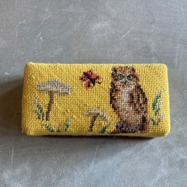 画像1: 【9.8cm×20.0cm×7.2cm】70s フクロウ×キノコ クロスステッチ ピンクッション 重し■ビンテージ アンティーク インテリア アメリカ雑貨 (1)