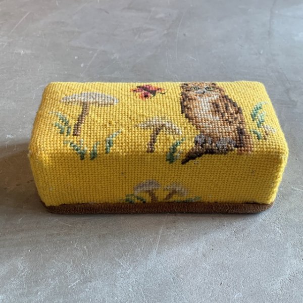 画像2: 【9.8cm×20.0cm×7.2cm】70s フクロウ×キノコ クロスステッチ ピンクッション 重し■ビンテージ アンティーク インテリア アメリカ雑貨 (2)