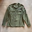 画像1: 【M/L】70s 米軍 ワッペン付き コットンサテン ユーティリティシャツジャケット■ビンテージ アメリカ古着 OG-107 ミリタリー No.9 (1)