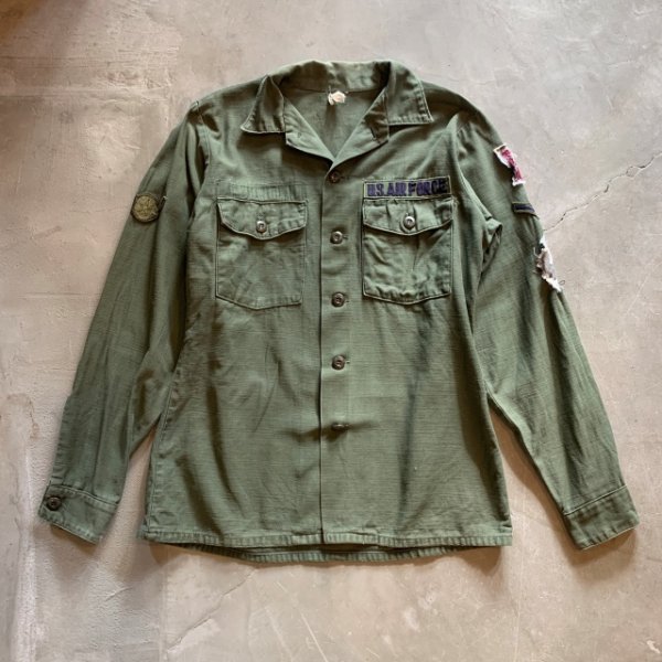 画像1: 【M/L】70s 米軍 ワッペン付き コットンサテン ユーティリティシャツジャケット■ビンテージ アメリカ古着 OG-107 ミリタリー No.9 (1)