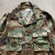 画像2: 【L】ウッドランドカモ コンバットジャケット 迷彩■ビンテージ オールド アメリカ古着 ミリタリー サバゲー 米軍実物 90s ワッペン付き (2)